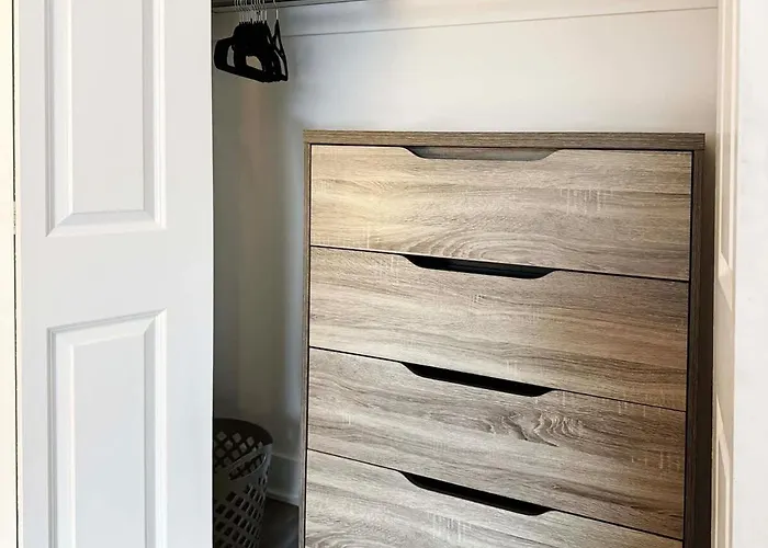 King Bed 2Br 1 Bath Sleeps 5