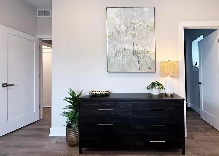 1500 Sq Ft Space 2 Bed 2 Bath Large Kitchen